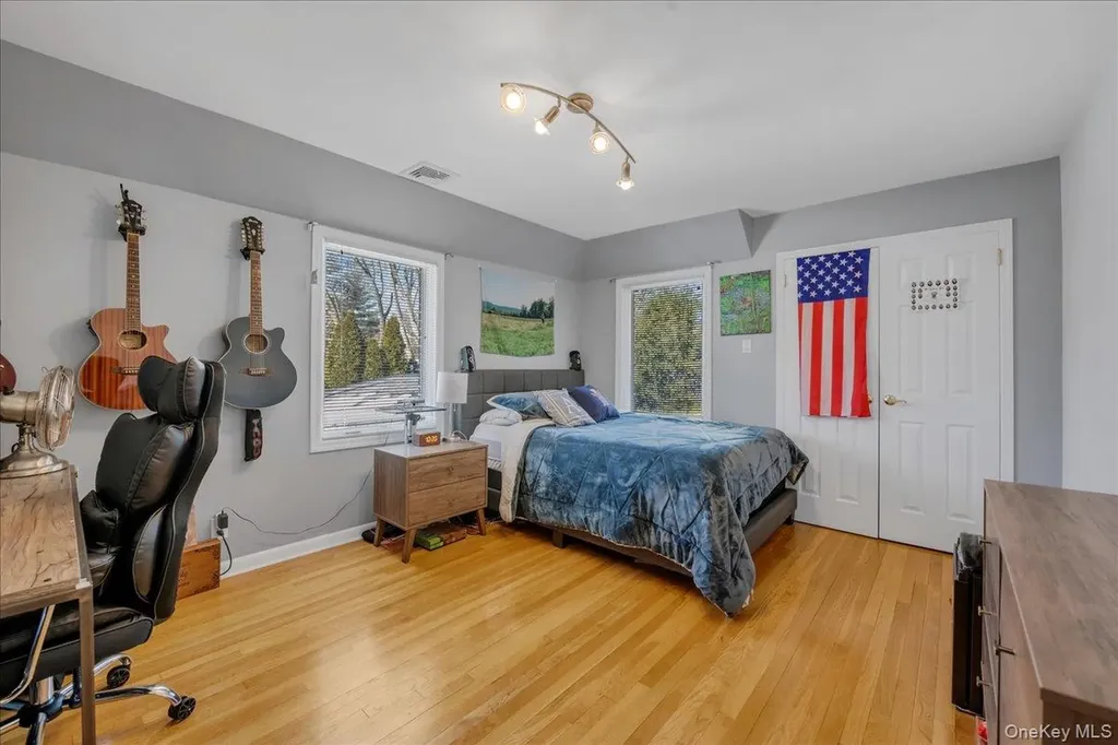 29 Pine Hill Road Great Neck NY 11020