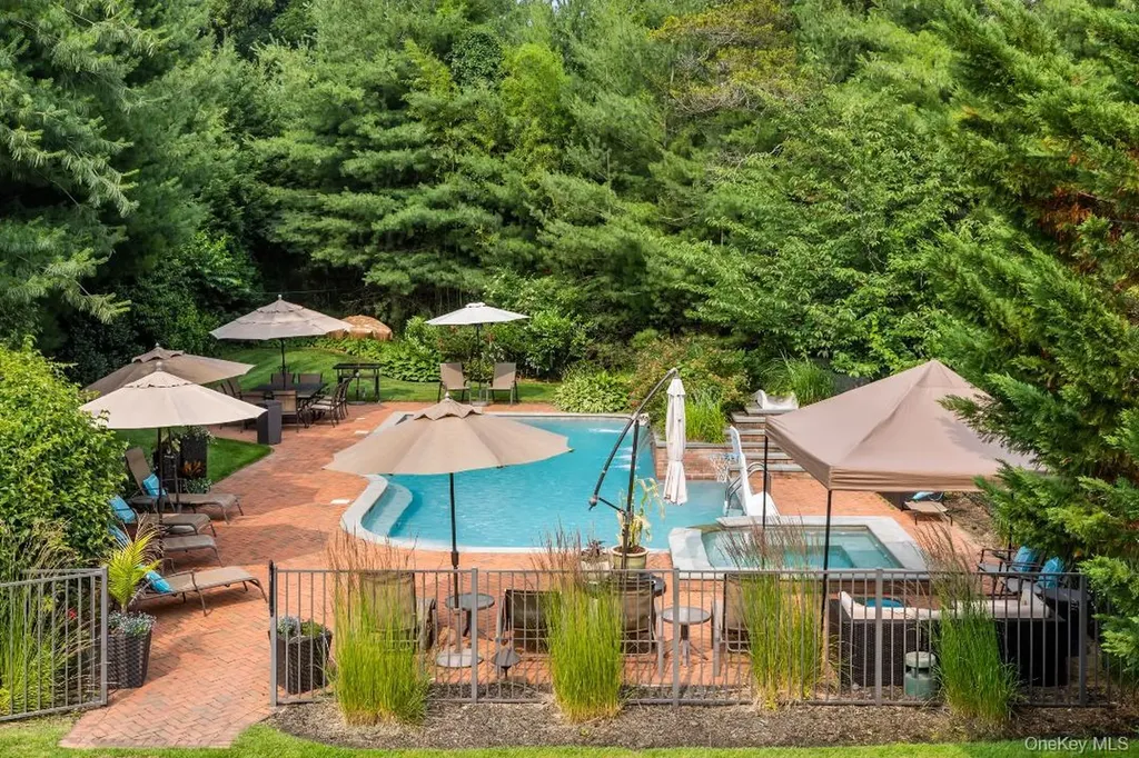 29 Pine Hill Road Great Neck NY 11020
