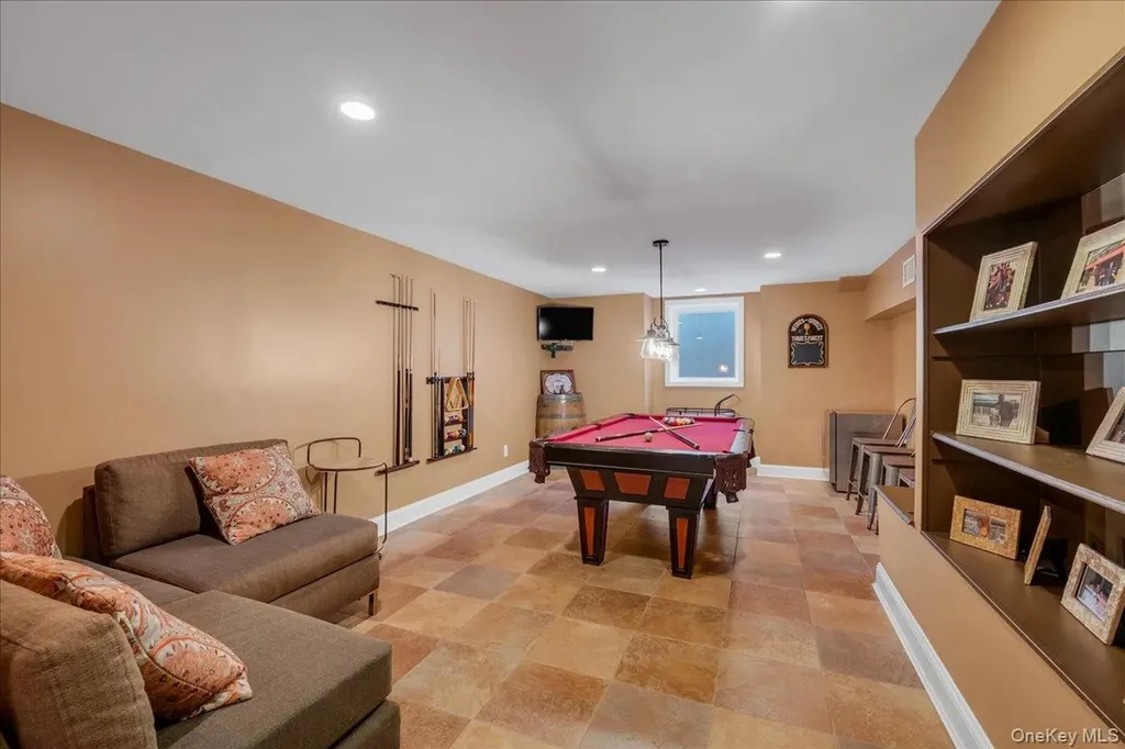 29 Pine Hill Road Great Neck NY 11020