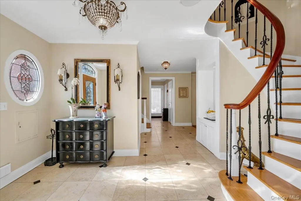 29 Pine Hill Road Great Neck NY 11020