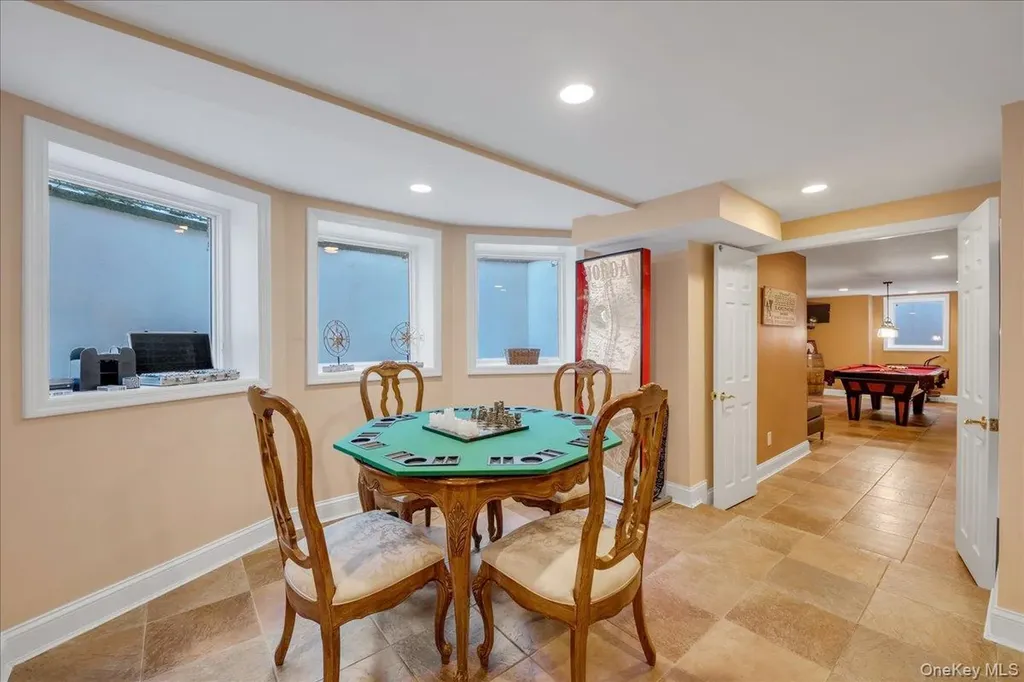 29 Pine Hill Road Great Neck NY 11020