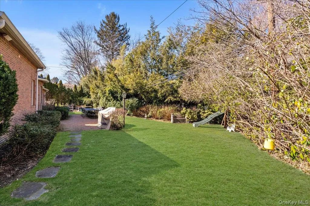 29 Pine Hill Road Great Neck NY 11020