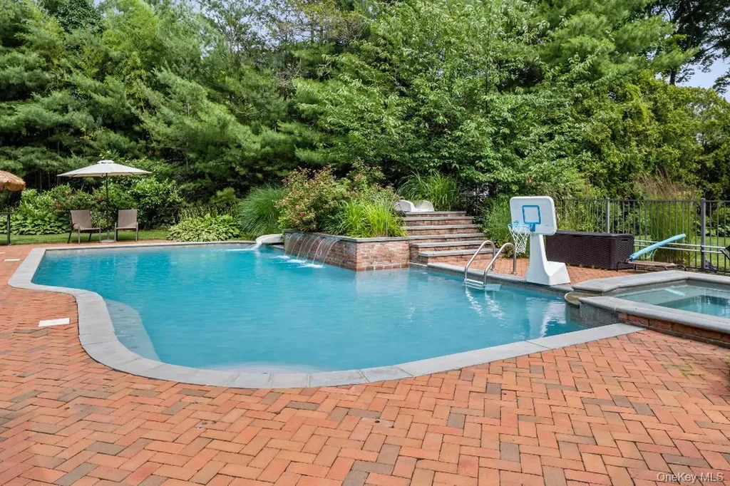 29 Pine Hill Road Great Neck NY 11020
