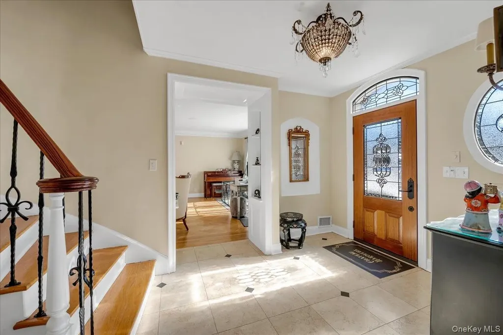 29 Pine Hill Road Great Neck NY 11020