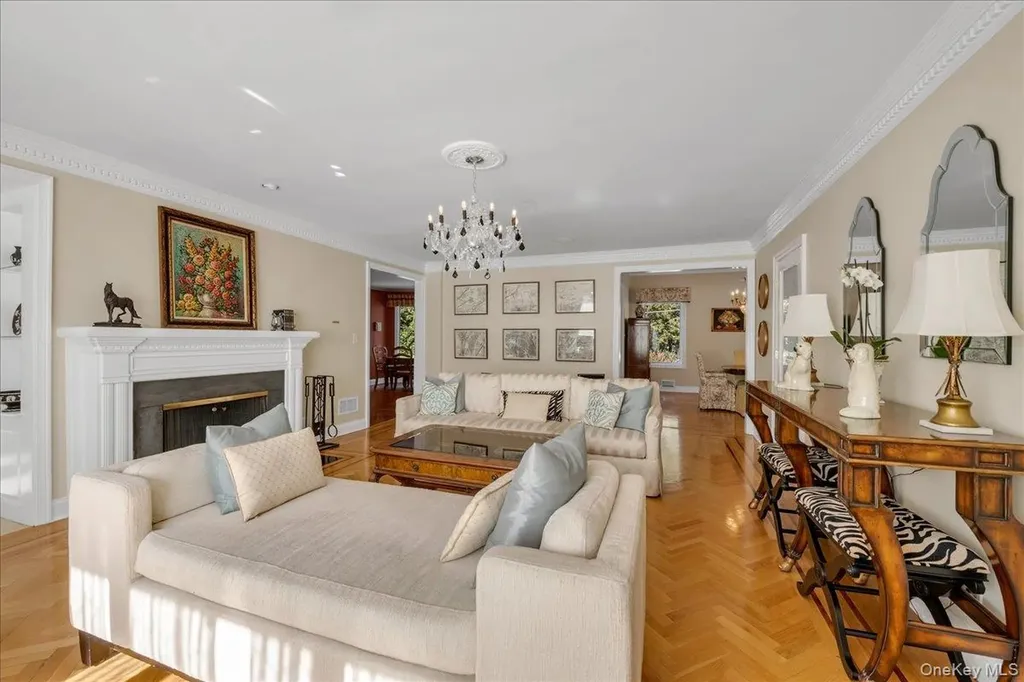 29 Pine Hill Road Great Neck NY 11020