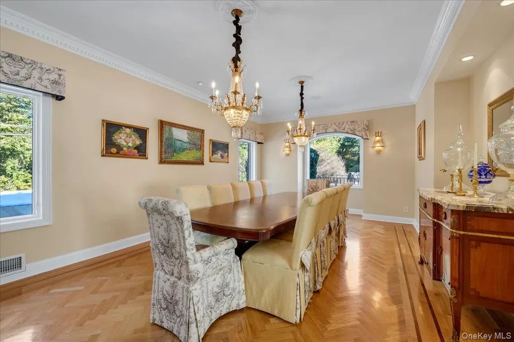 29 Pine Hill Road Great Neck NY 11020