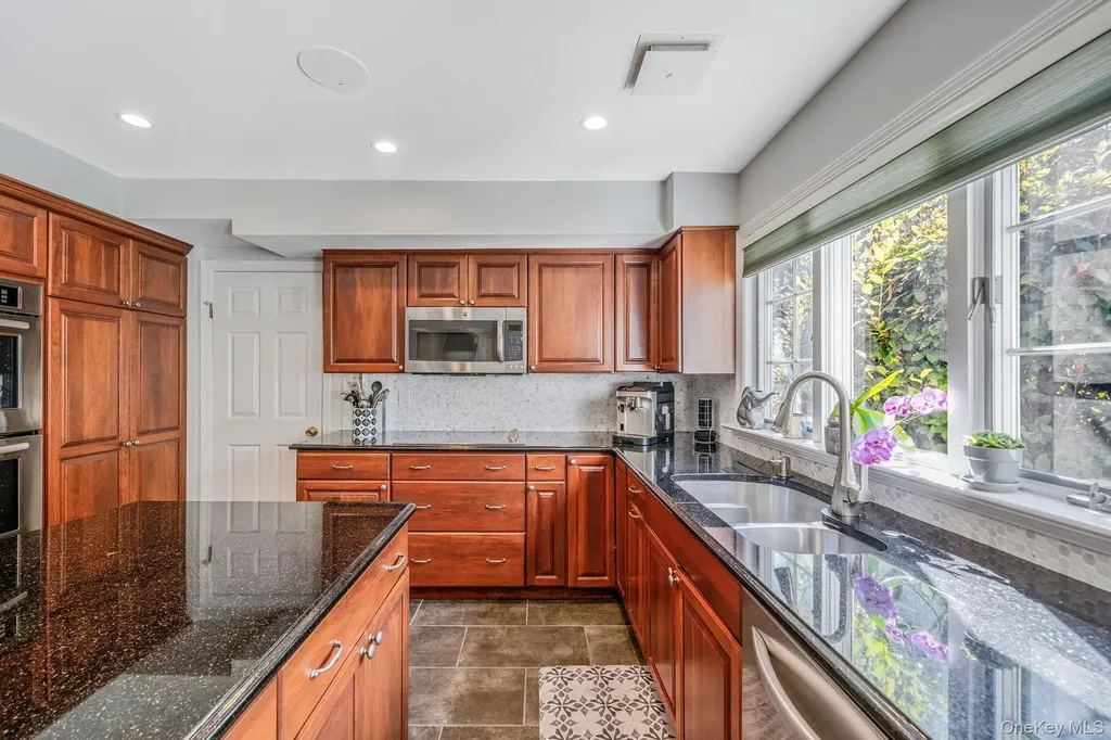 6 Buckingham Drive Dix Hills NY 11746