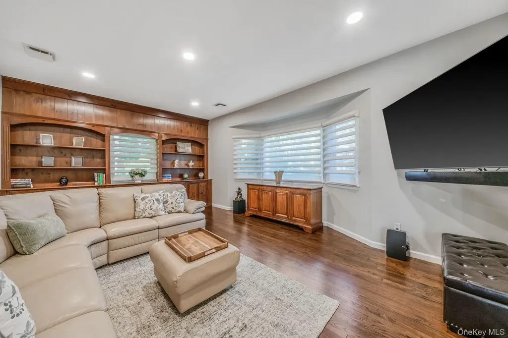 6 Buckingham Drive Dix Hills NY 11746