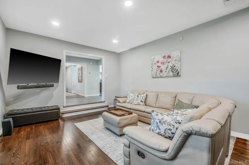 6 Buckingham Drive Dix Hills NY 11746