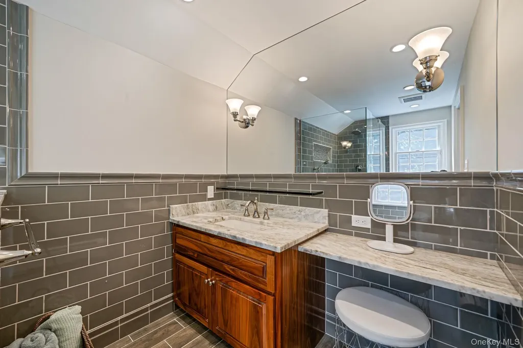 6 Buckingham Drive Dix Hills NY 11746