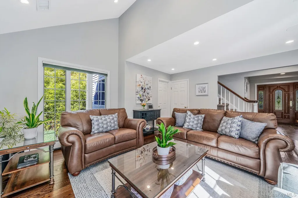 6 Buckingham Drive Dix Hills NY 11746