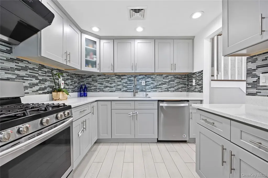 38 Oxford Road Old Bethpage NY 11804