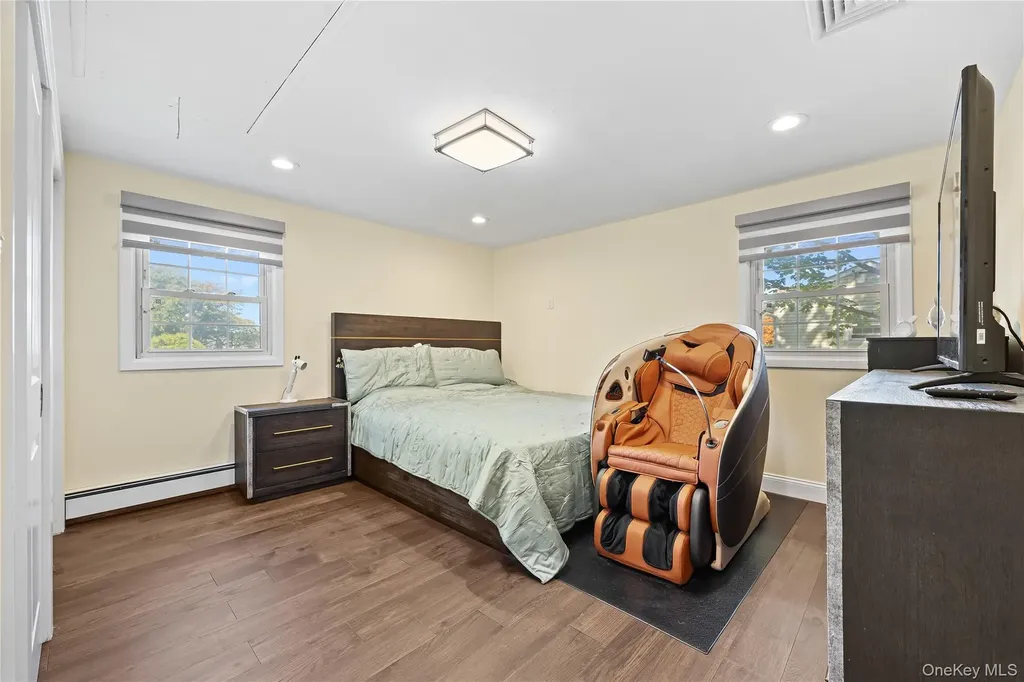 38 Oxford Road Old Bethpage NY 11804