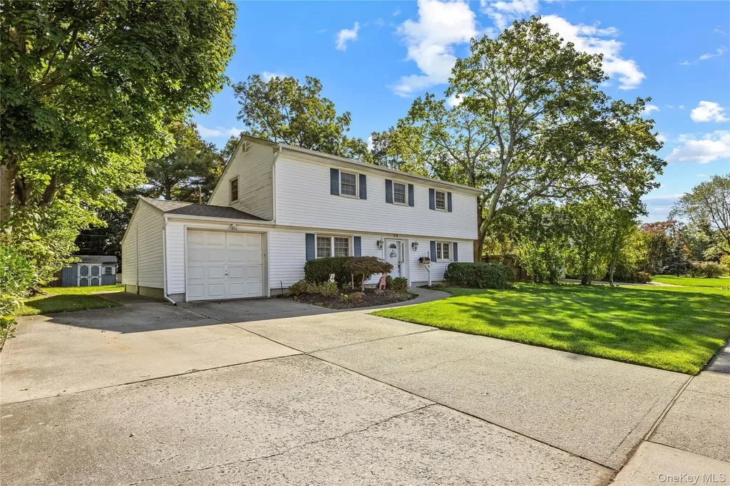 38 Oxford Road Old Bethpage NY 11804