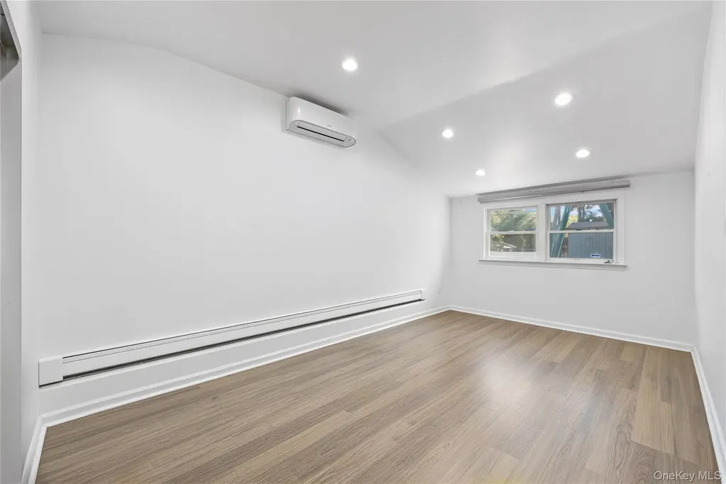 38 Oxford Road Old Bethpage NY 11804