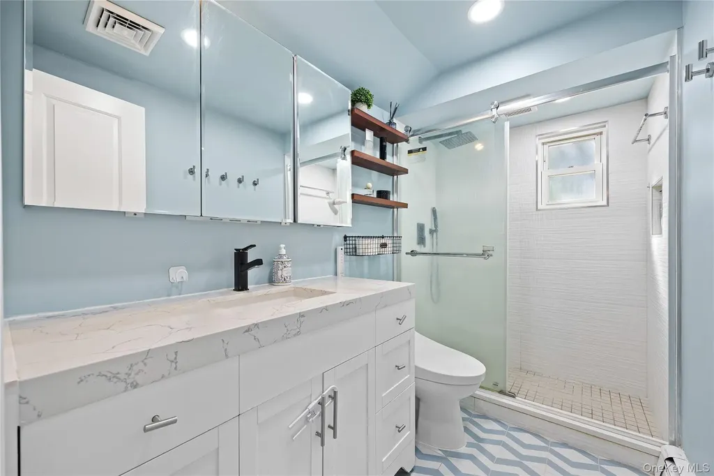 38 Oxford Road Old Bethpage NY 11804
