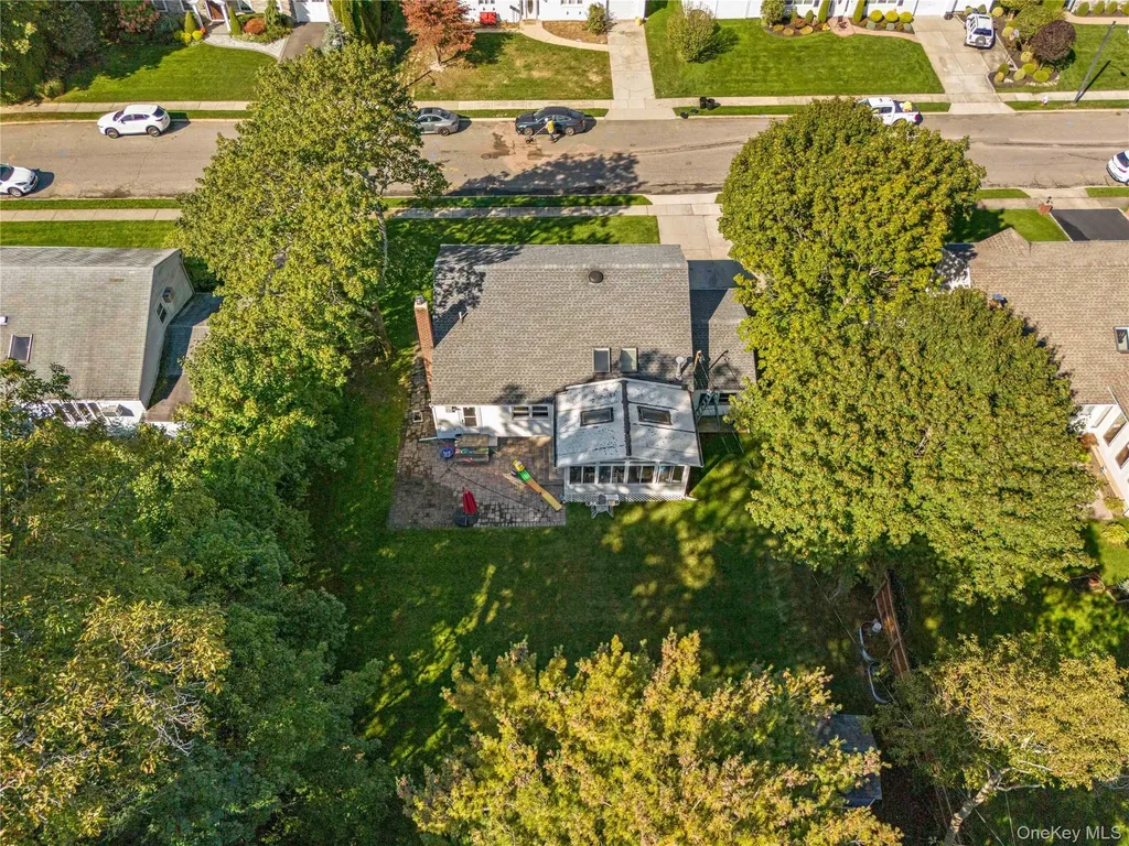 38 Oxford Road Old Bethpage NY 11804
