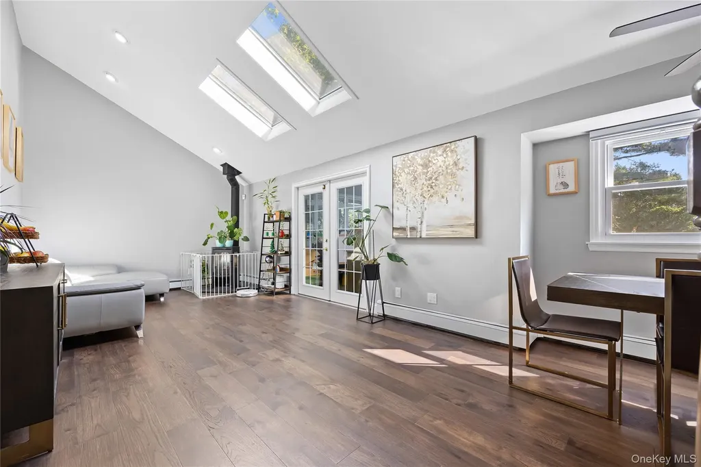 38 Oxford Road Old Bethpage NY 11804