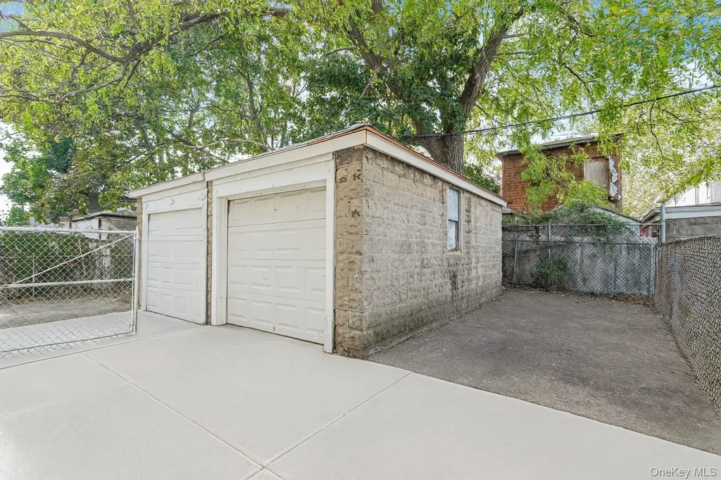 592 E 39th Street Brooklyn NY 11203