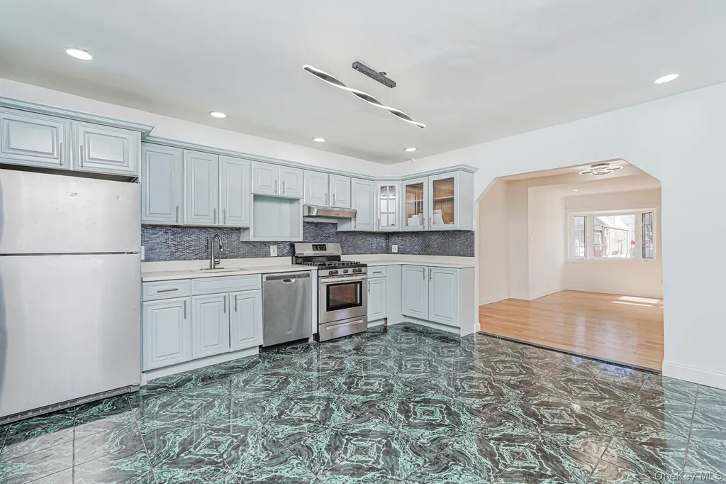 592 E 39th Street Brooklyn NY 11203