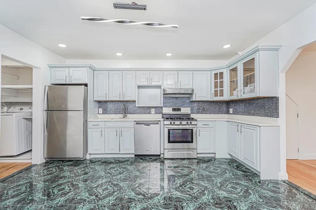 592 E 39th Street Brooklyn NY 11203