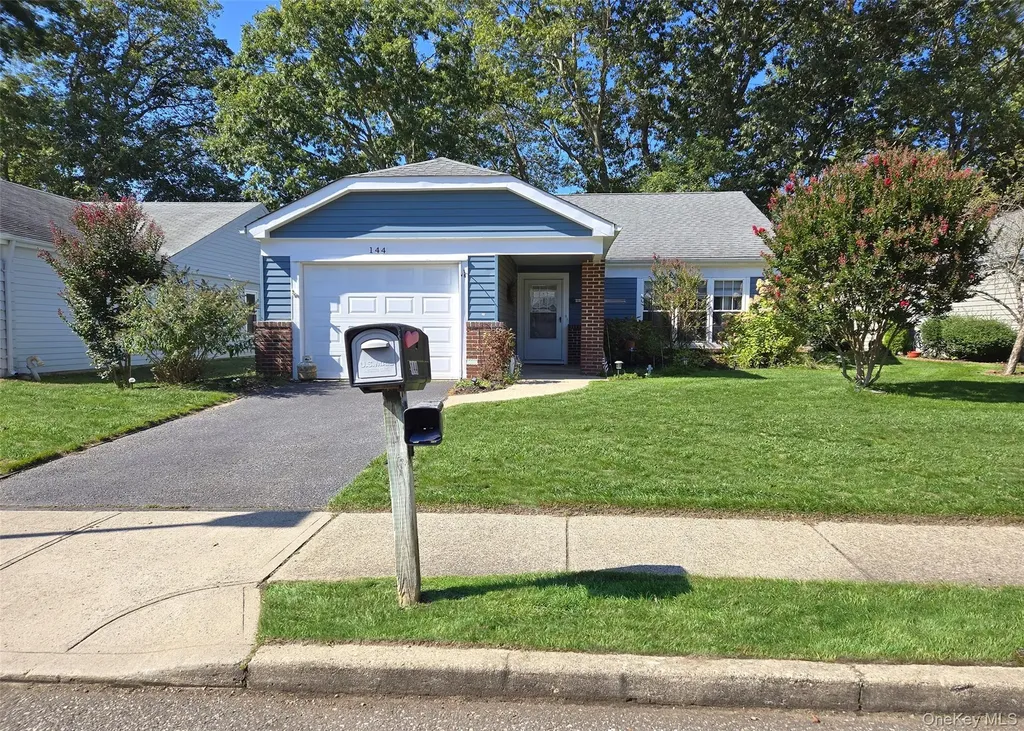 144 Edinburgh Drive Ridge NY 11961