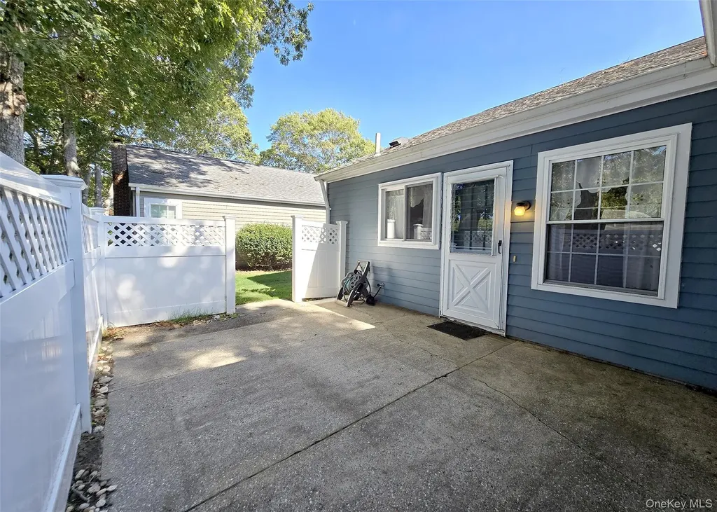 144 Edinburgh Drive Ridge NY 11961