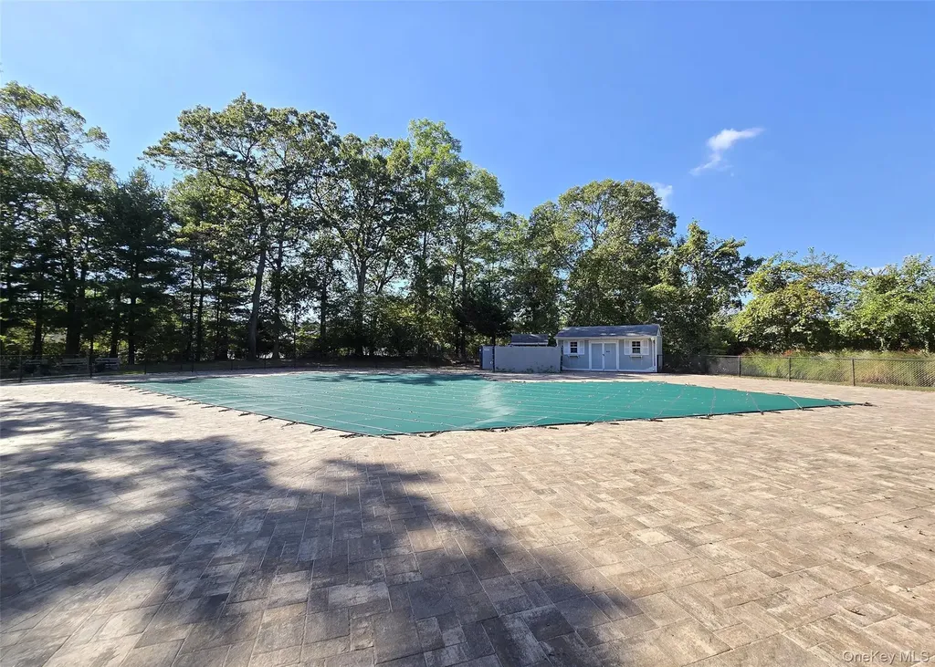 144 Edinburgh Drive Ridge NY 11961