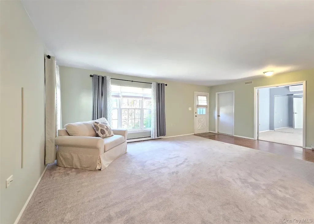 144 Edinburgh Drive Ridge NY 11961