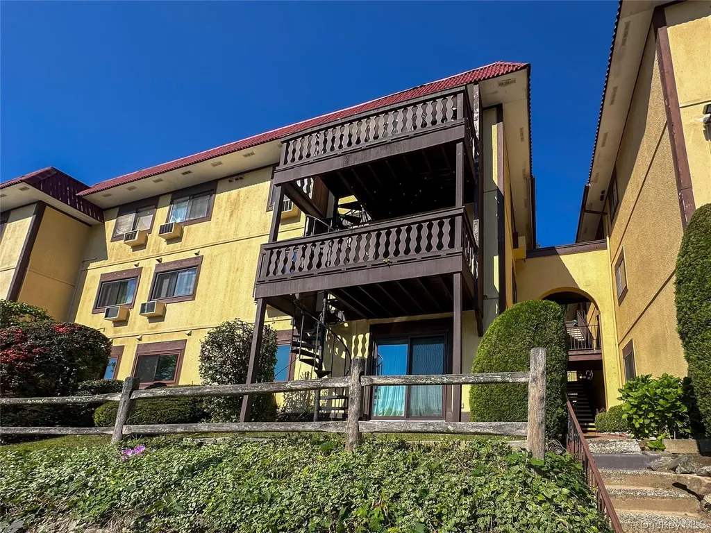 18 Granada Crescent White Plains NY 10603