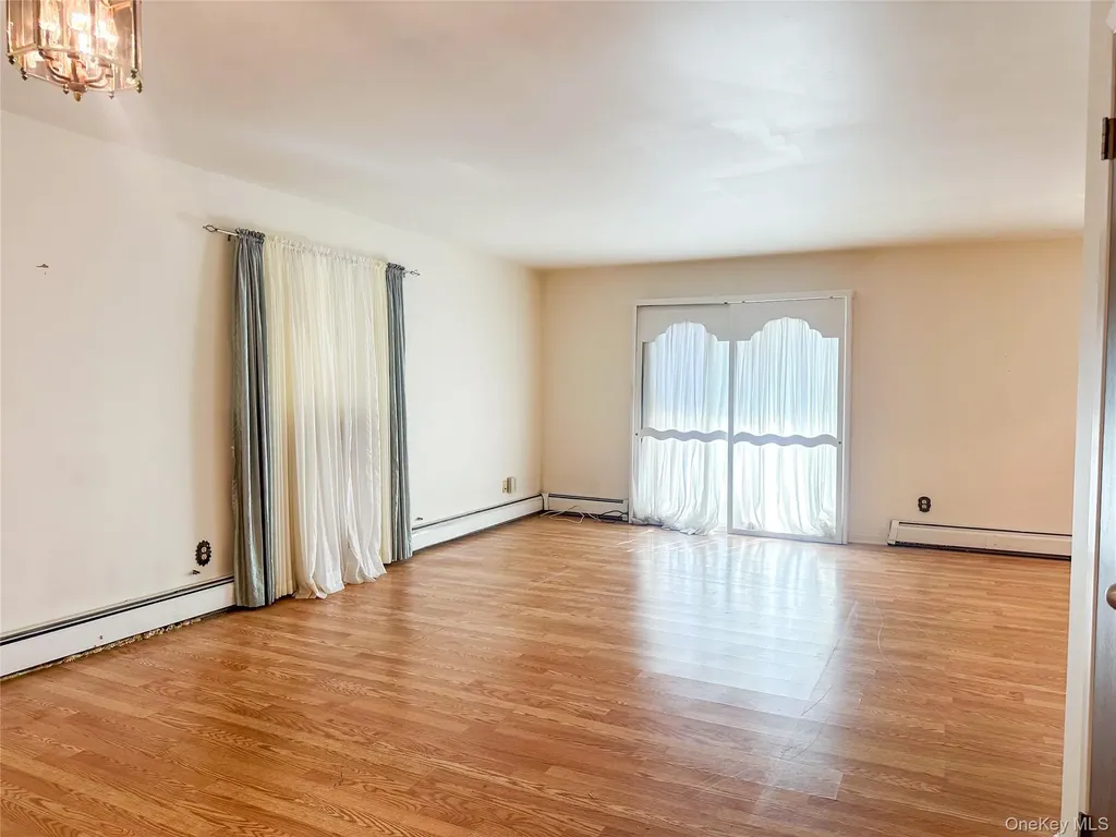 18 Granada Crescent White Plains NY 10603