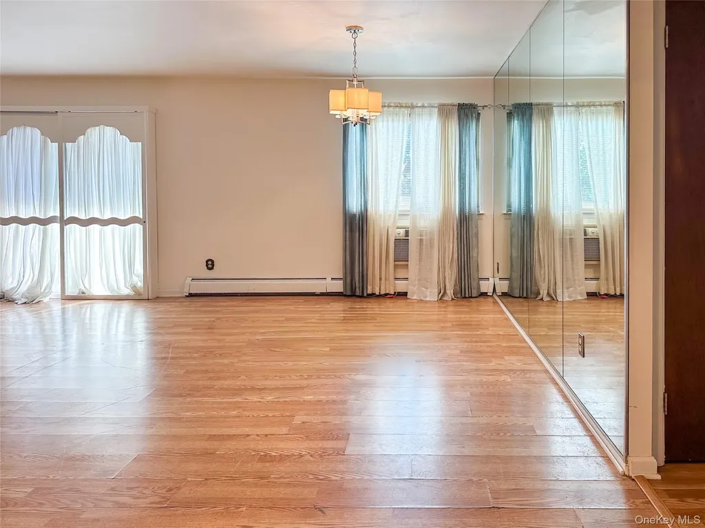 18 Granada Crescent White Plains NY 10603