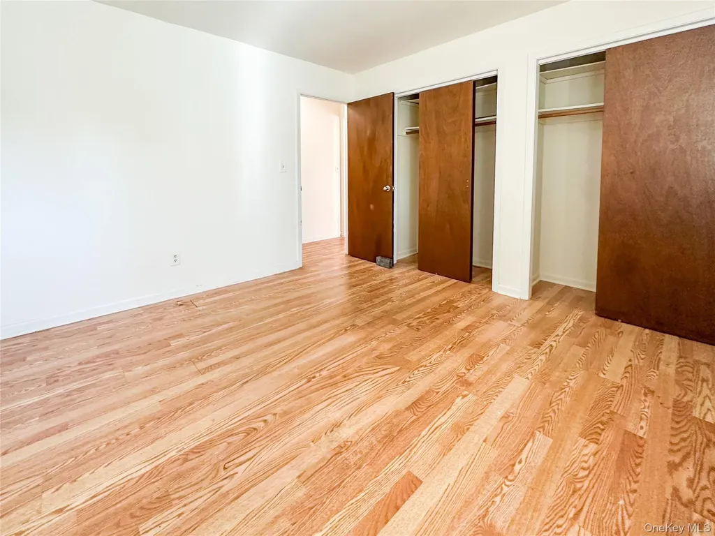 18 Granada Crescent White Plains NY 10603