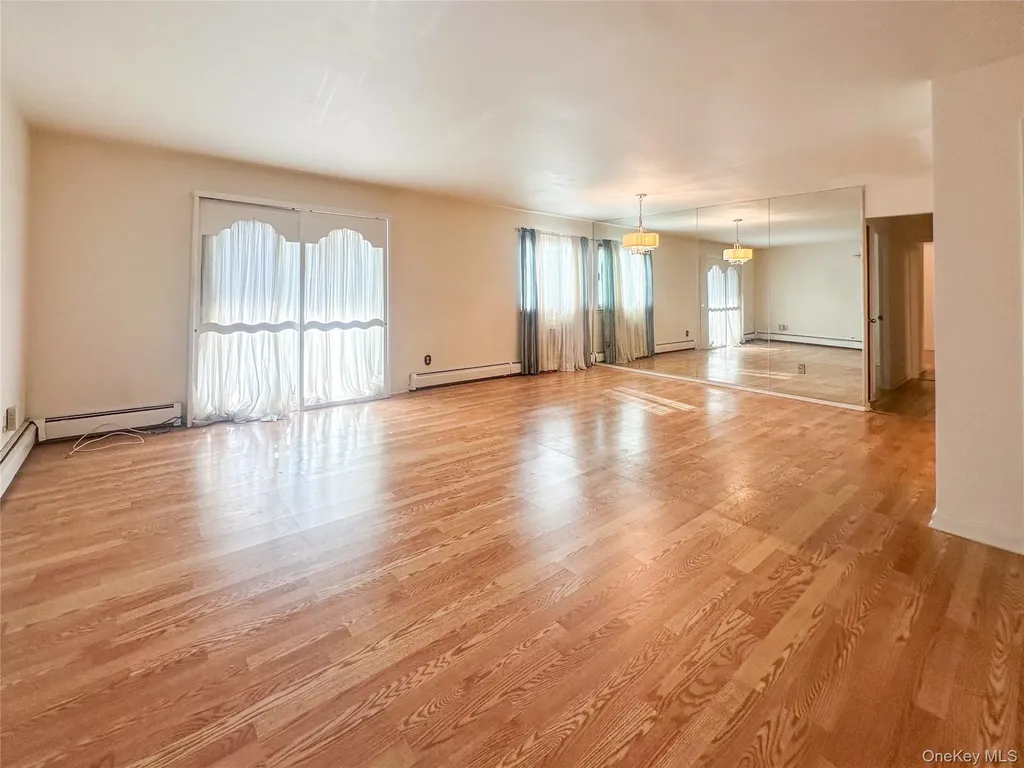 18 Granada Crescent White Plains NY 10603