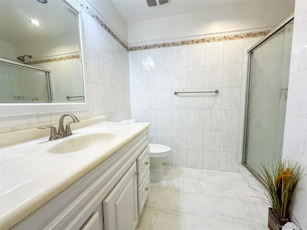 18 Granada Crescent White Plains NY 10603