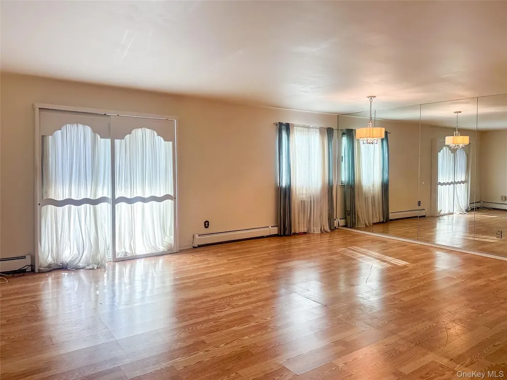 18 Granada Crescent White Plains NY 10603