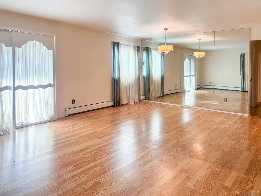 18 Granada Crescent White Plains NY 10603