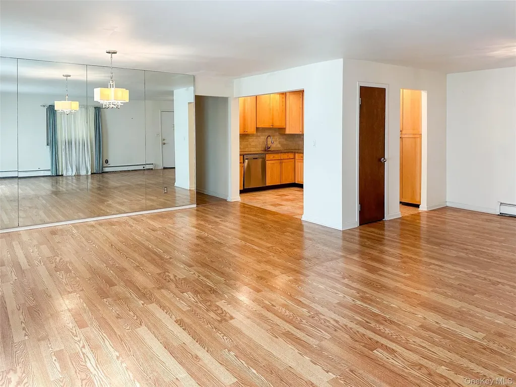 18 Granada Crescent White Plains NY 10603