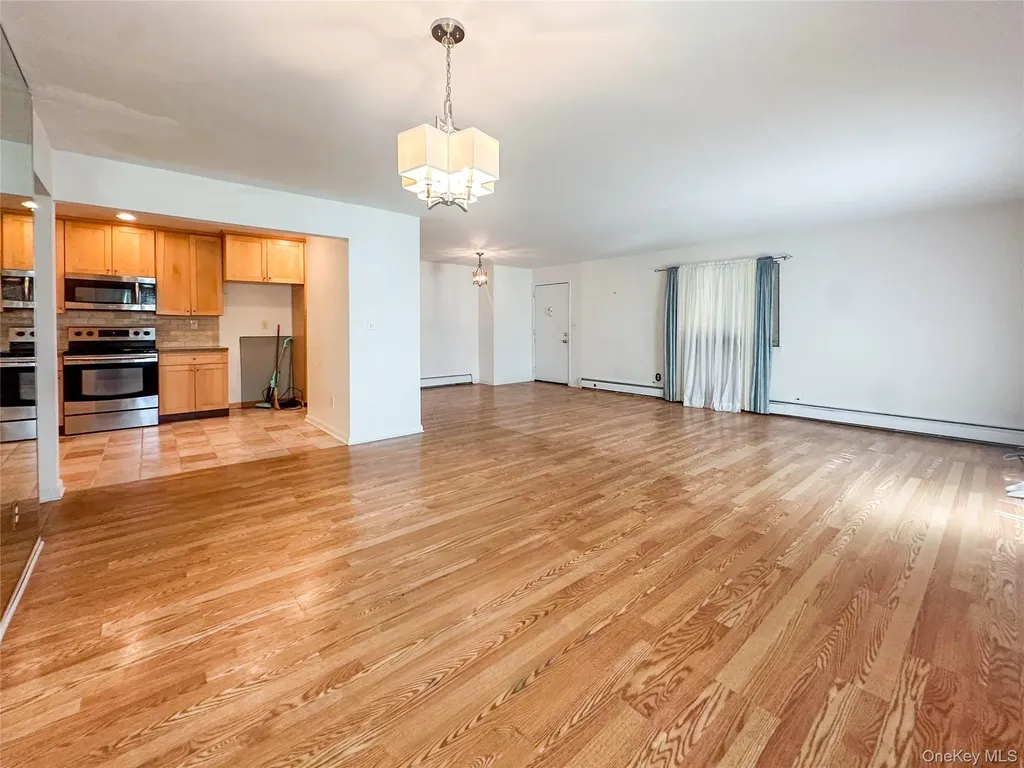 18 Granada Crescent White Plains NY 10603