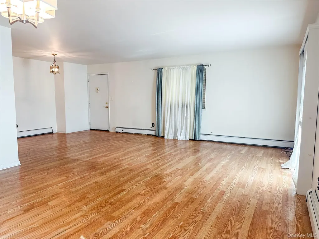 18 Granada Crescent White Plains NY 10603