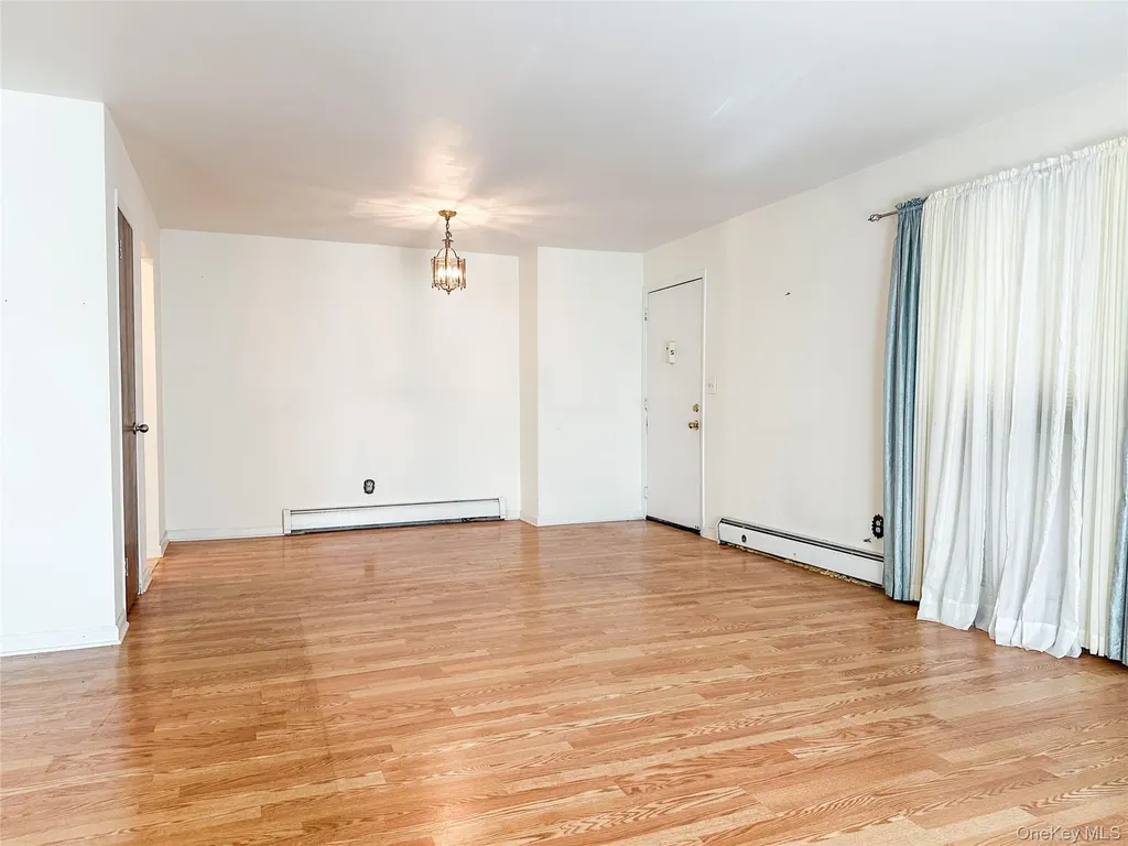 18 Granada Crescent White Plains NY 10603