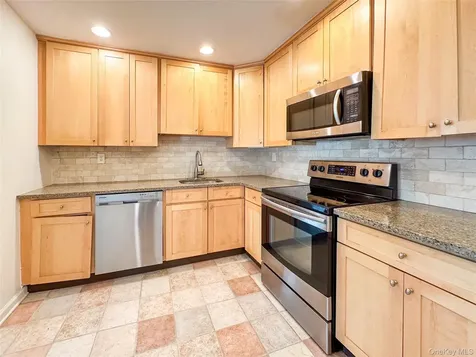 18 Granada Crescent White Plains NY 10603