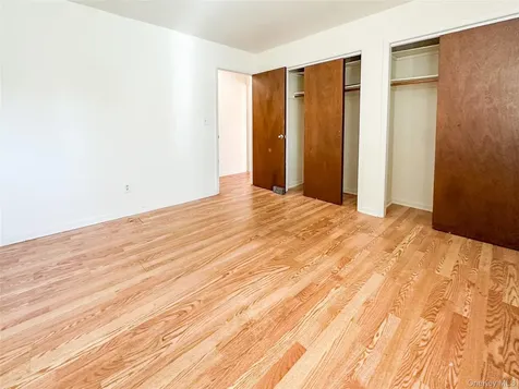 18 Granada Crescent White Plains NY 10603