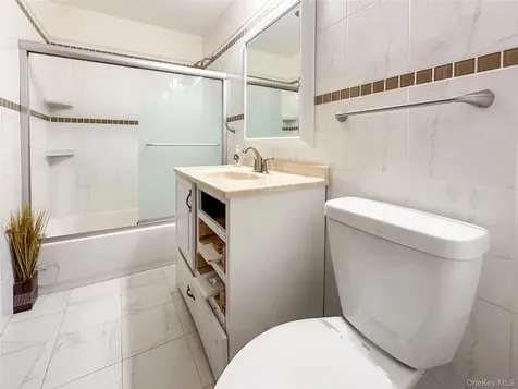 18 Granada Crescent White Plains NY 10603