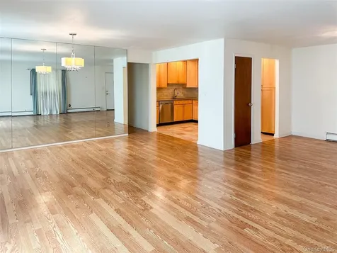 18 Granada Crescent White Plains NY 10603