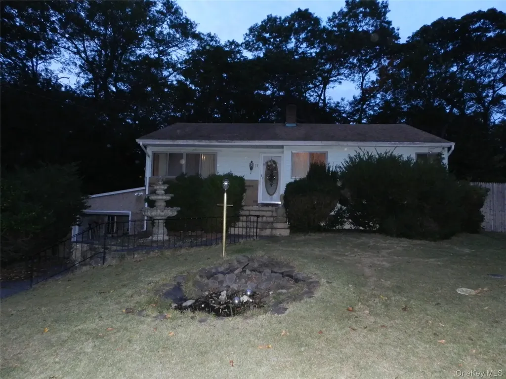 11 Mauritz Boulevard Middle Island NY 11953