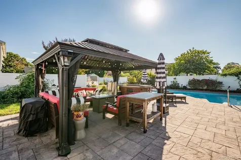 2806 Wilson Avenue Bellmore NY 11710