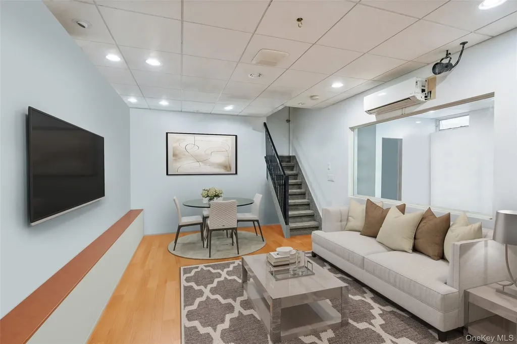 8 Westminster Road Syosset NY 11791