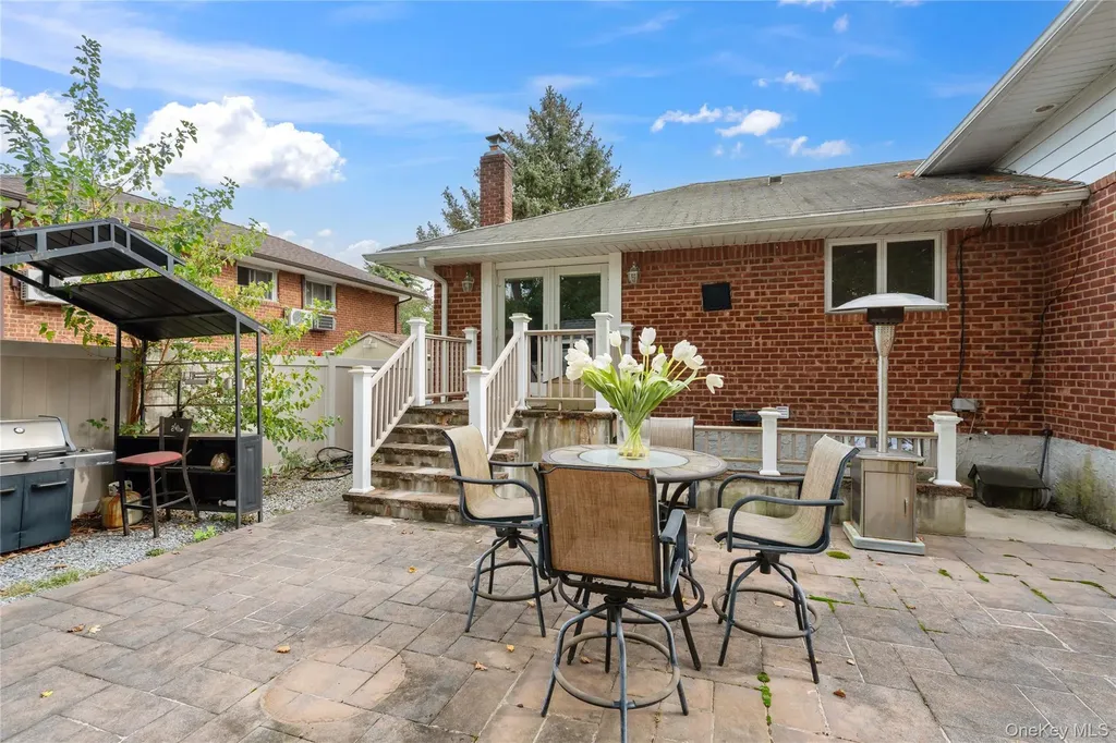 8 Westminster Road Syosset NY 11791