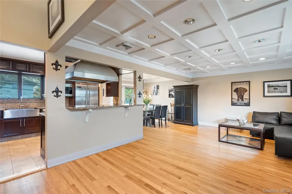 8 Westminster Road Syosset NY 11791